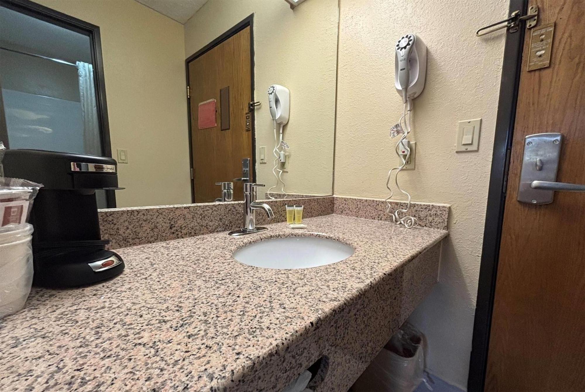 Motel Super 8 By Wyndham Paris Il Zewnętrze zdjęcie